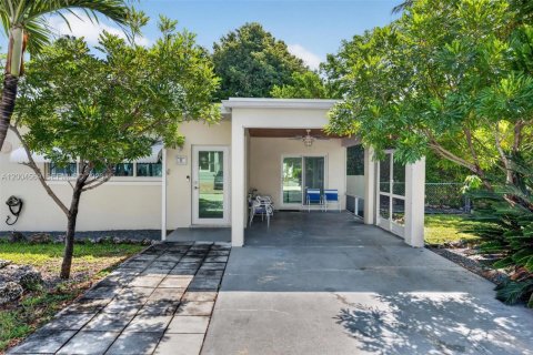 House in Key Largo, Florida 2 bedrooms, 82.22 sq.m. № 2076460 - photo 4