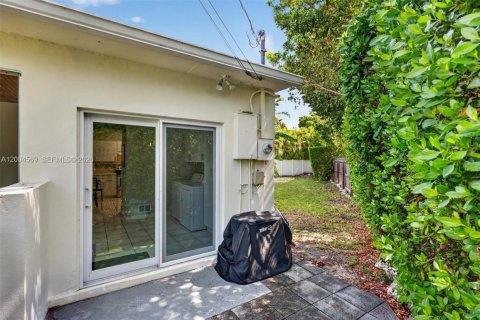 House in Key Largo, Florida 2 bedrooms, 82.22 sq.m. № 2076460 - photo 7