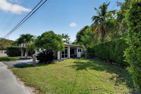 House in Key Largo, Florida 2 bedrooms, 82.22 sq.m. № 2076460 - photo 11