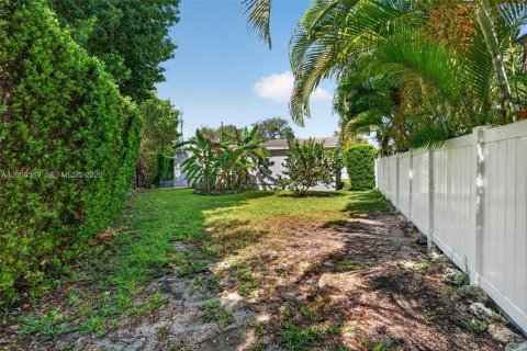 House in Key Largo, Florida 2 bedrooms, 82.22 sq.m. № 2076460 - photo 17