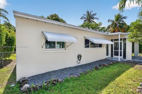 House in Key Largo, Florida 2 bedrooms, 82.22 sq.m. № 2076460 - photo 5