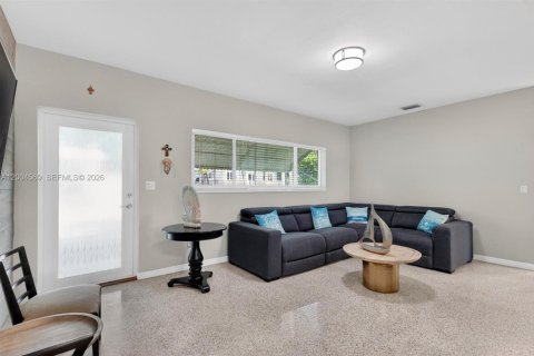 House in Key Largo, Florida 2 bedrooms, 82.22 sq.m. № 2076460 - photo 19