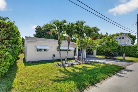 House in Key Largo, Florida 2 bedrooms, 82.22 sq.m. № 2076460 - photo 8