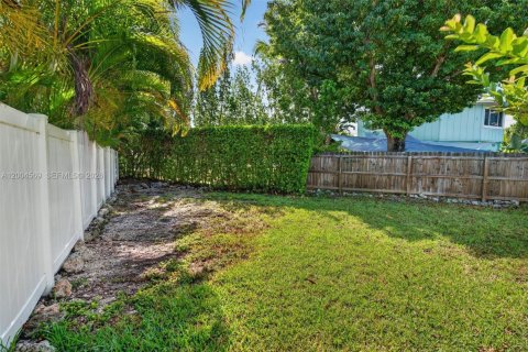 House in Key Largo, Florida 2 bedrooms, 82.22 sq.m. № 2076460 - photo 16