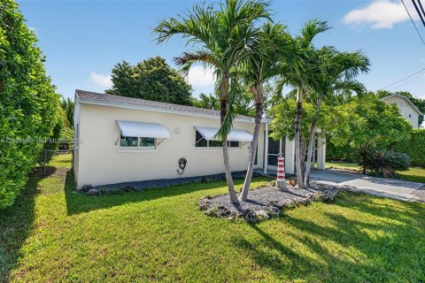 House in Key Largo, Florida 2 bedrooms, 82.22 sq.m. № 2076460 - photo 9