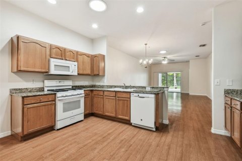 House in Wesley Chapel, Florida 2 bedrooms, 159.98 sq.m. № 1679146 - photo 9