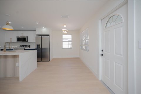 House in Pompano Beach, Florida 3 bedrooms № 1699084 - photo 11
