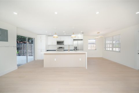 House in Pompano Beach, Florida 3 bedrooms № 1699084 - photo 6