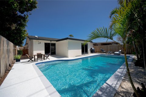 House in Pompano Beach, Florida 3 bedrooms № 1699084 - photo 1