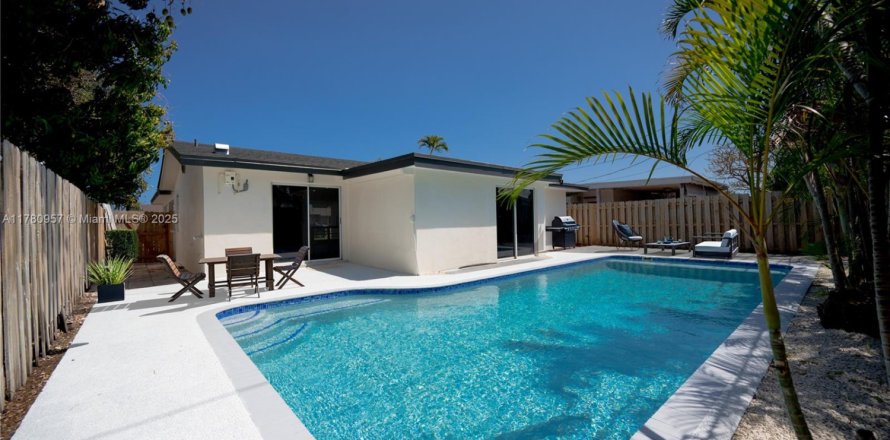 House in Pompano Beach, Florida 3 bedrooms № 1699084
