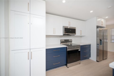 House in Pompano Beach, Florida 3 bedrooms № 1699084 - photo 8