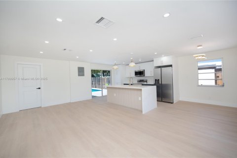 House in Pompano Beach, Florida 3 bedrooms № 1699084 - photo 13