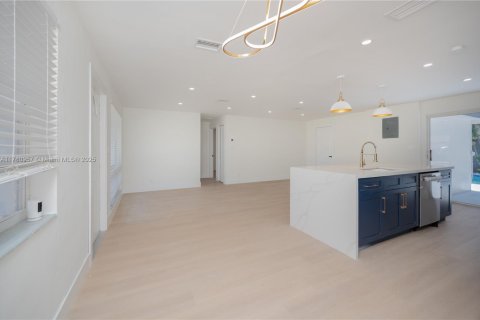 House in Pompano Beach, Florida 3 bedrooms № 1699084 - photo 10