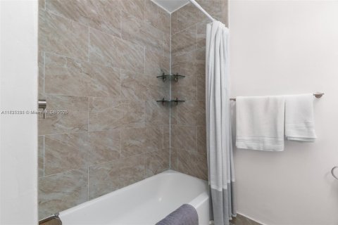 Condo in Hollywood, Florida, 2 bedrooms  № 1820347 - photo 7
