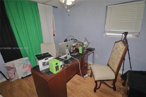 House in Pembroke Pines, Florida 4 bedrooms, 180.14 sq.m. № 2000304 - photo 9