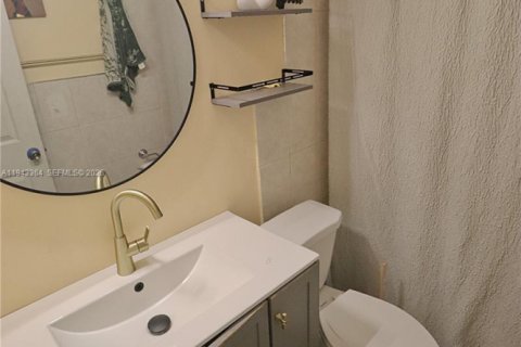 House in Pembroke Pines, Florida 4 bedrooms, 180.14 sq.m. № 2000304 - photo 10