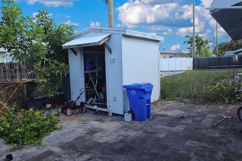 House in Pembroke Pines, Florida 4 bedrooms, 180.14 sq.m. № 2000304 - photo 13