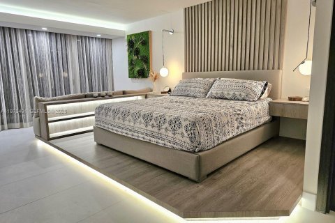 Condo in Miami Beach, Florida, 2 bedrooms № 2046113 - photo 17