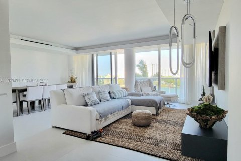 Condo in Miami Beach, Florida, 2 bedrooms № 2046113 - photo 21