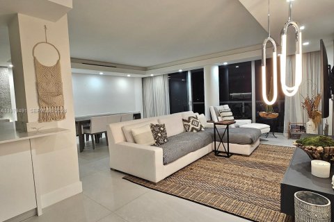 Condo in Miami Beach, Florida, 2 bedrooms № 2046113 - photo 13