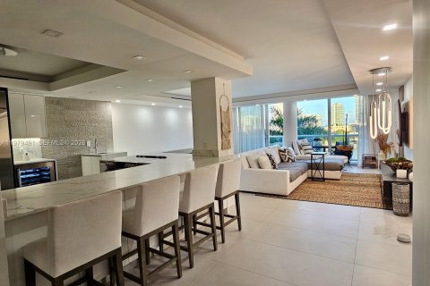Condo in Miami Beach, Florida, 2 bedrooms № 2046113 - photo 11