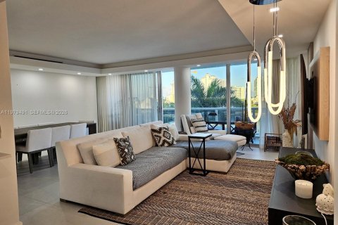 Condo in Miami Beach, Florida, 2 bedrooms № 2046113 - photo 23