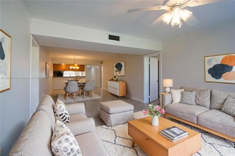 Condo in Davie, Florida, 2 bedrooms  № 1930097 - photo 2