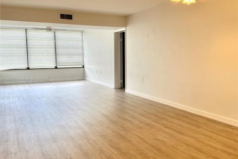 Condo in Davie, Florida, 2 bedrooms  № 1930097 - photo 14