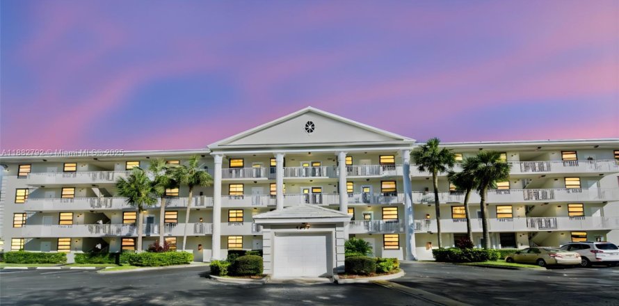 Condo in Davie, Florida, 2 bedrooms № 1930097