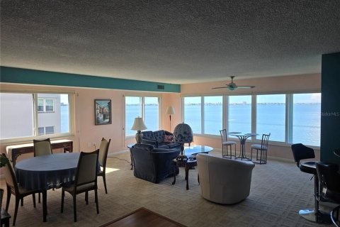 Condominio en venta en Gulfport, Florida, 3 dormitorios, 157.93 m2 № 2303169 - foto 2
