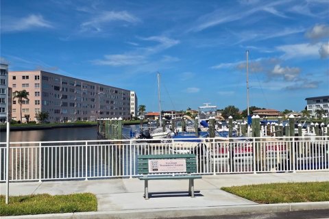 Condominio en venta en Gulfport, Florida, 3 dormitorios, 157.93 m2 № 2303169 - foto 19