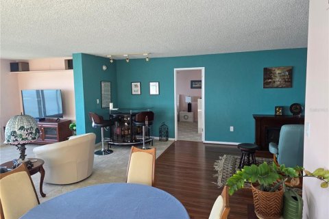 Condominio en venta en Gulfport, Florida, 3 dormitorios, 157.93 m2 № 2303169 - foto 16