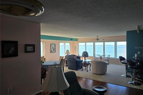 Condominio en venta en Gulfport, Florida, 3 dormitorios, 157.93 m2 № 2303169 - foto 3