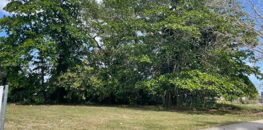 Terreno en Miami-Dade, Florida № 1938385