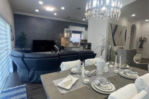 Villa ou maison à vendre à Miami, Floride: 4 chambres, 173.91 m2 № 2011325 - photo 8