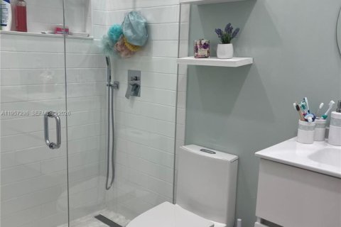 Villa ou maison à vendre à Miami, Floride: 4 chambres, 173.91 m2 № 2011325 - photo 24