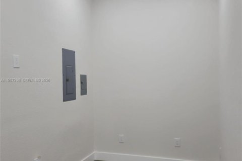 Villa ou maison à vendre à Miami, Floride: 4 chambres, 173.91 m2 № 2011325 - photo 26