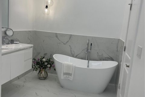 Villa ou maison à vendre à Miami, Floride: 4 chambres, 173.91 m2 № 2011325 - photo 20