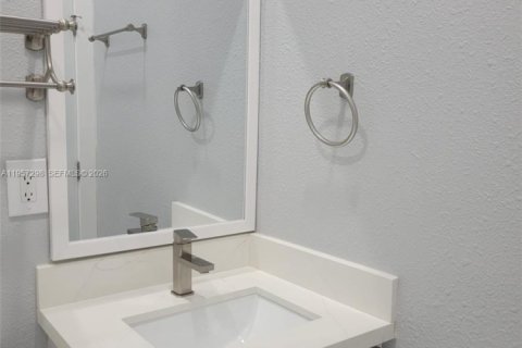 Villa ou maison à vendre à Miami, Floride: 4 chambres, 173.91 m2 № 2011325 - photo 29