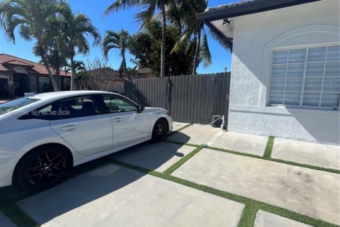 Villa ou maison à vendre à Miami, Floride: 4 chambres, 173.91 m2 № 2011325 - photo 5