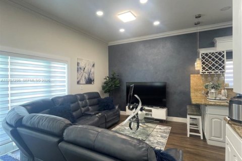 Villa ou maison à vendre à Miami, Floride: 4 chambres, 173.91 m2 № 2011325 - photo 9