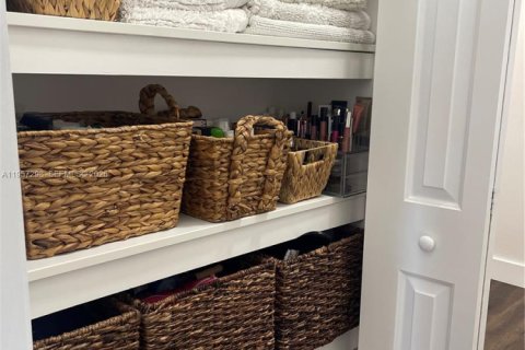 Villa ou maison à vendre à Miami, Floride: 4 chambres, 173.91 m2 № 2011325 - photo 15