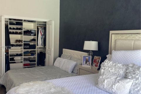 Villa ou maison à vendre à Miami, Floride: 4 chambres, 173.91 m2 № 2011325 - photo 17