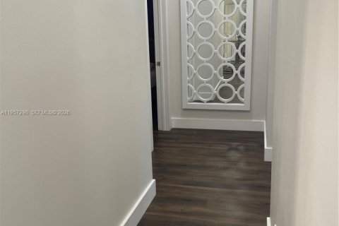 Villa ou maison à vendre à Miami, Floride: 4 chambres, 173.91 m2 № 2011325 - photo 14