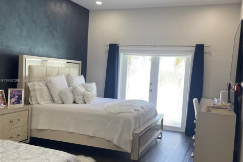 Villa ou maison à vendre à Miami, Floride: 4 chambres, 173.91 m2 № 2011325 - photo 16