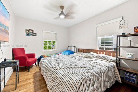 House in Miami Springs, Florida 4 bedrooms, 131.64 sq.m. № 2301881 - photo 15