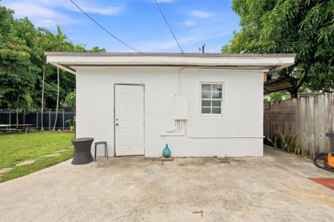 House in Miami Springs, Florida 4 bedrooms, 131.64 sq.m. № 2301881 - photo 24