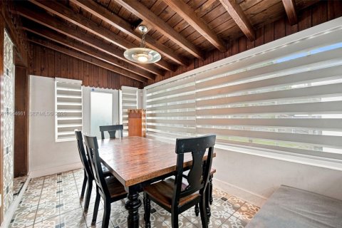 House in Miami Springs, Florida 4 bedrooms, 131.64 sq.m. № 2301881 - photo 8