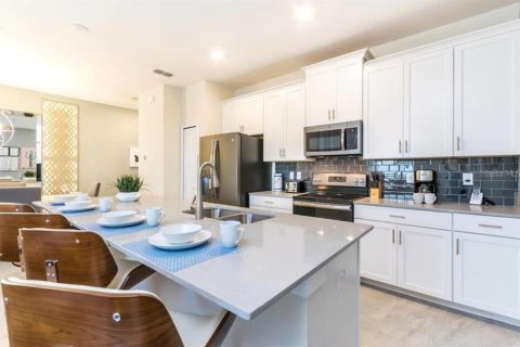 Townhouse in STOREY LAKE in Kissimmee, Florida 4 bedrooms, 177.81 sq.m. № 1723538 - photo 10