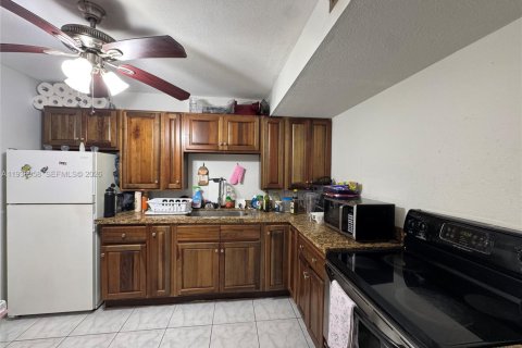 Condominio en alquiler en North Miami Beach, Florida, 2 dormitorios, 105.26 m2 № 1995204 - foto 4